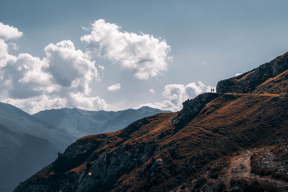 The Ordinary Virtues Of Walking: What Changes With Age